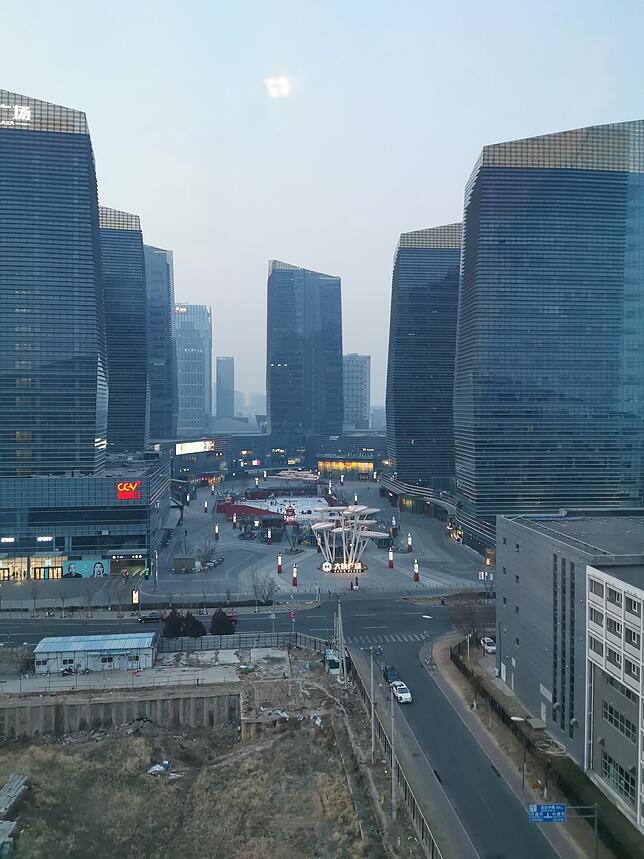 Straßenszene in Peking: Wo sonst Trubel und Verkehr den Alltag prägen, ist es in den vergangenen Tagen fast menschenleer gewesen.