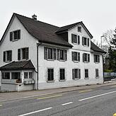 In diesem Haus in Bottighofen, nur wenige 100 Meter vom Bodensee entfernt, haben das Opfer und die mutmaßliche Täterin unter einem Dach ...