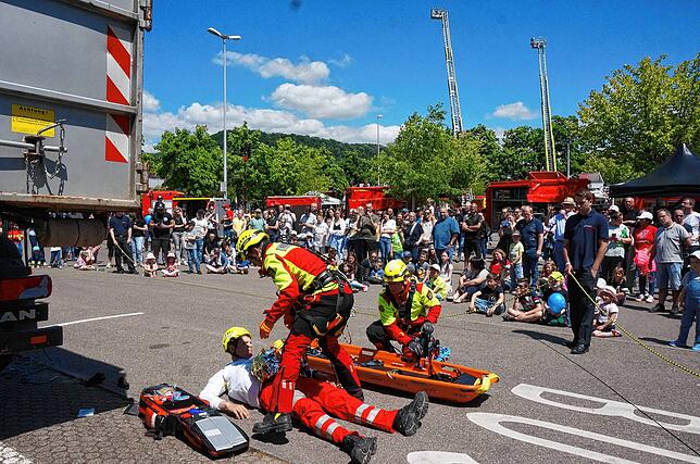 Bild 7: Tag der offenen Tür: die Feuerwehr präsentiert sich