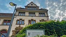 Das Stockacher Amtsgericht. Hier saß ein 41-jähriger Mann auf der Anklagebank, der immer wieder durch Gewalttaten auffällt. Dennoch ...