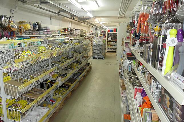 Die Regale im neuen Markt in der Majolika sind gut gefüllt. Am Montag öffnet er erstmals seine Türen für Kundschaft.