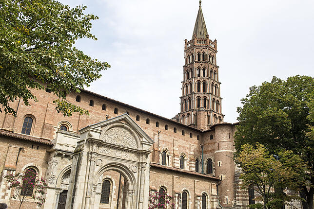 Die Basilika Saint Sernin ist eine Pilgerkirche und liegt am Jakobsweg von Arles nach Santiago di Compostela. Im Jahr 1096 wurde der ...