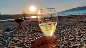 Im Hochsommer kommt am Strandbad Klausenhorn in Konstanz Dingelsdorf bei Sonnenuntergang echtes Karibik-Feeling auf.