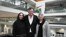 Sie laden zum internationalen Klavierfestival junger Meister ein: Regina Michel (rechts) und Talina Palmer von der ZF-Kunststiftung ...