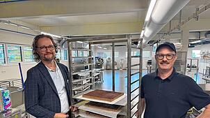 Deutlich mehr Platz ist in den zwei Produktionshallen. Jens und Rafael Mutter freuen sich, dass die Pralinenproduktion wieder angelaufen ...