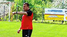 Trainer Markus Mecking und der SV Deggenhausertal holen sich mit dem 3:1 über den SV Orsingen-Nenzingen den fünften Sieg in Folge.