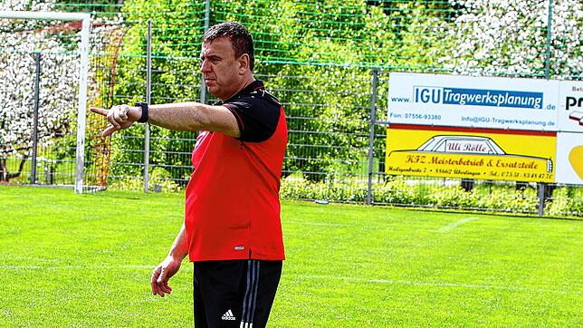 Trainer Markus Mecking und der SV Deggenhausertal holen sich mit dem 3:1 über den SV Orsingen-Nenzingen den fünften Sieg in Folge.