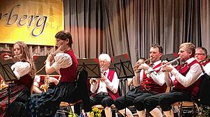 Der Musikverein Urberg glänzte bei seinem Jahreskonzert in der Dachsberghalle. Das Publikum belohnte die Musiker für ihren Auftritt mit ...
