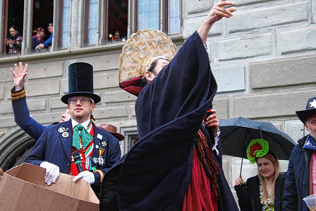 Bild 4: Oberbürgermeister abgesetzt! Die spektakulären Bilder vom Rathaussturm in Überlingen