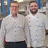 Die Küche des Klinikums Singen arbeitet mit dem sogenannten Cook-and-Chill-System. Bernd Ulrich (links), Interimsbetriebsleiter der ...
