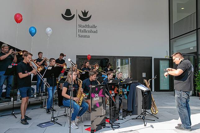 Lautstark: Die Big Band der Musikschule Südschwarzwald unter Leitung von Frank Pohl unterhielt die Besucher mit ihren Klängen.