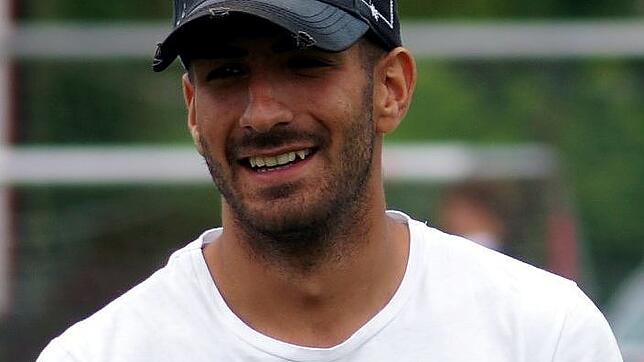 Zufrieden: Der Waldshuter Fußballprofi Varol Tasar (23) hat seinen Wechsel vom FC Aarau zu Aufsteiger Servette Genf in die Schweizer ...