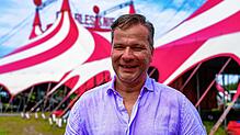 Zirkusdirektor Sascha Melnjak freut sich auf das Gastspiel in Villingen-Schwenningen: Der Zirkus Knie gastiert auf dem Friedengrund in ...