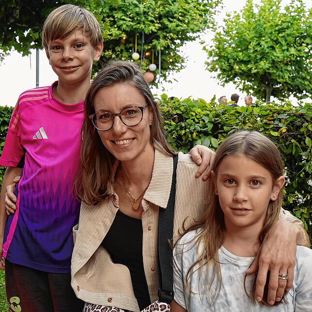 Max, Theresa und Nele Baumgärtner (von links) sind gerne auf dem Stadtgartenfest. „Ich mag die Atmosphäre hier, die Musik und das gute ...