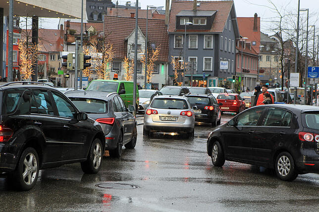 Stau in der Bodanstraße, hier eine Aufnahme aus dem Jahr 2018. Mithilfe von Verkehrsuntersuchungen soll auch der Verkehrsfluss ...
