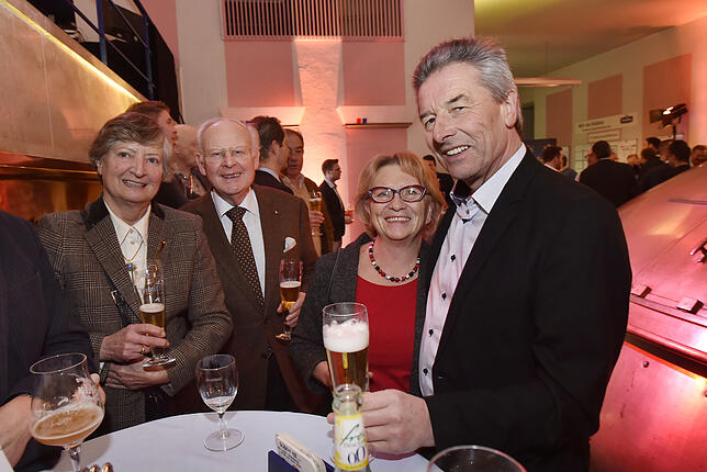 Früher trafen sie sich oft dienstlich, nun genießen sie den Ruhestand: Alt-OB Bernhard Everke (links) mit seiner Frau Charlotte und ...