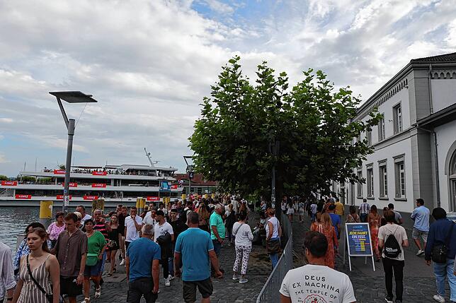 Bild 5: Flanieren, stöbern und den Blick schweifen lassen &ndash; Das ist am Konstanzer Hafen geboten
