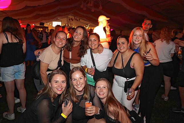 Bild 4: So war die Stimmung beim Aach-Linzer Weinfest