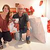 Irina Stengele und Bernhard Oßwald stellen den den jüngsten vom Kunstverein herausgegebenen Katalog vor.
