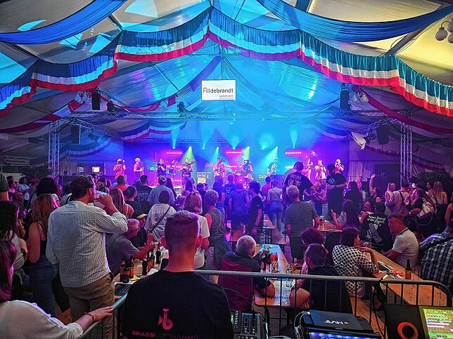 Bild 30: Chilbi 2024: Gute Laune beim Brassabend mit Brasstastisch und Brasslufthamma