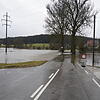 Überschwemmte Straße bei Beckhofen im Brigachtal.