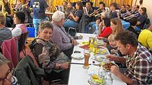 Das Hintschinger Wendelinsfest begeistert wieder viele Besucher. Wie hier in Zimmern lassen sich die Gäste gerne kulinarisch verwöhnen. ...