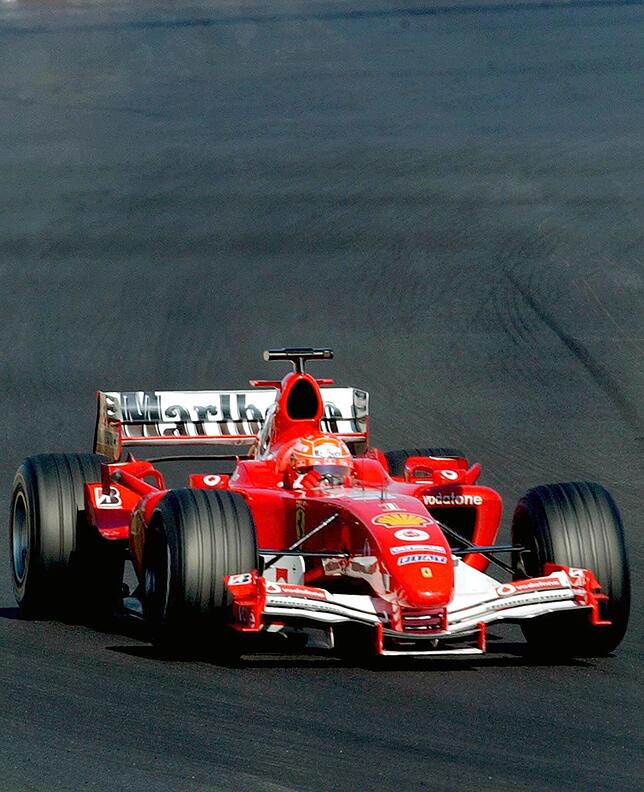 Bei Benetton gewann Schumacher zwar seine ersten zwei Titel, in rot wurde er jedoch endgültig zur Ikone: Michael Schumacher in seinem ...