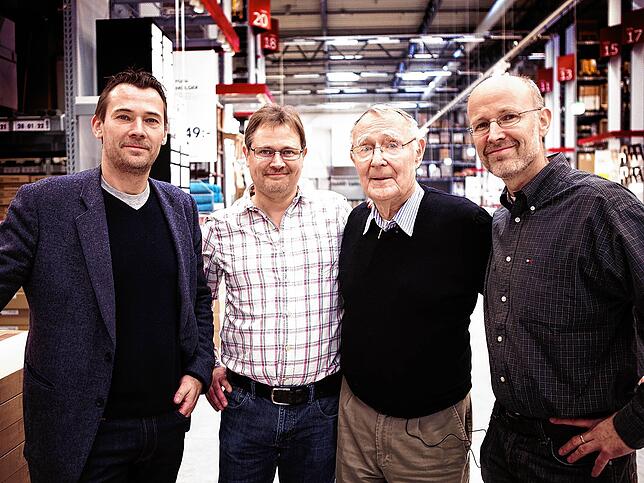 In den 1970er-Jahren zog Ingvar Kamprad (2. v. r.) mit seiner Familie von Schweden in die Schweiz. 2018 verstarb der IKEA-Gründer. Seine ...
