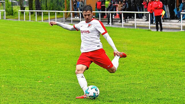 Zurück in der Bezirksliga: Aggelos Mitkidis, hier noch im Trikot des FC RW Weilheim, spielt in der neuen Saison für den FC Tiengen 08.