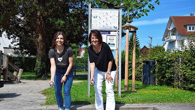 Antonia Korner, DHBW-Studentin beim Amt für Tourismus, Kultur und Marketing, und Sandra Domogalla, Leiterin des Kulturamts, freuen sich ...
