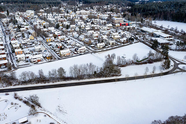 Luftbild vom geplanten Baugelände für den neuen Aldi in Königsfeld. Bild: Hans-Jürgen Götz