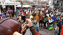 Beim Sonntagsumzug kommen in Radolfzell zahlreiche Menschen zusammen – so wie im vergangenen Jahr (Archivbild). Die Narrizella bemüht ...