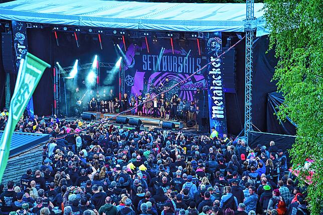 Bild 1: So feierten Bands und Publikum auf dem Tennenbronner Metalacker - Die schönsten Bilder