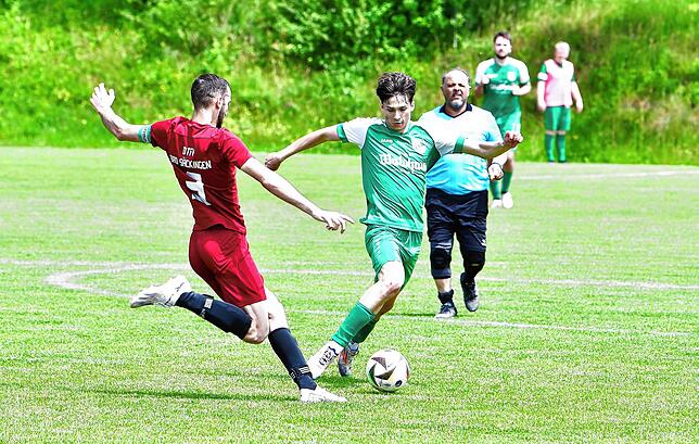 Bild 9: SV Waldhaus II gewinnt Kellerduell gegen DTFV Bad Säckingen mit 2:1 – und wir haben Fotos!