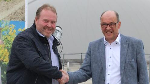 Thomas Metzler (links), Geschäftsführer des Energieparks Hahnennest und Andreas Thile-Böhm, Geschäftsführer der Technische Werke ...