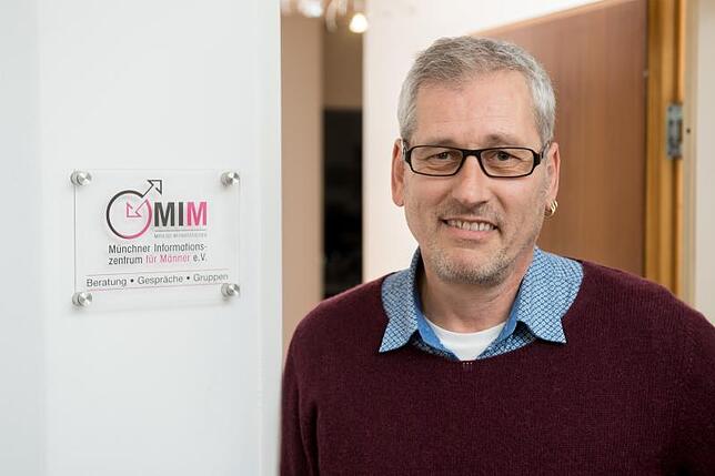 Der Sozialpädagoge und Mitarbeiter im Münchner Informationszentrum für Männer e.V. (MIM), Andreas Schmiedel. Das MIM bietet Hilfe für ...
