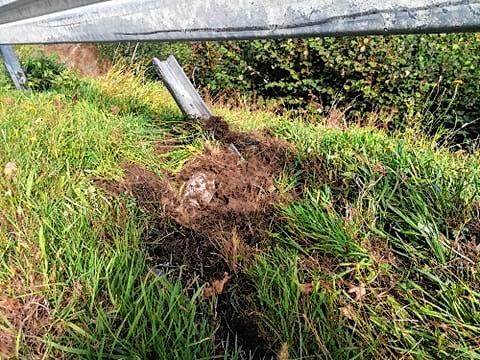 An der Böschung hätte man vielleicht erkennen können, dass hier ein Unfall war.