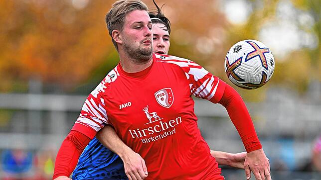 Führungstor reicht nicht: Marvin Kalt (vorn, gegen Noah Sick) erzielt zwar das 1:0 für den FC Schlüchttal, doch am Ende gewann der TuS ...