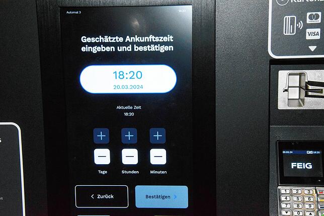 Die angezeigten Hinweise auf den Displays der Kassenautomaten sind für manchen Parkgast unverständlich – das führt zu einigem Frust.