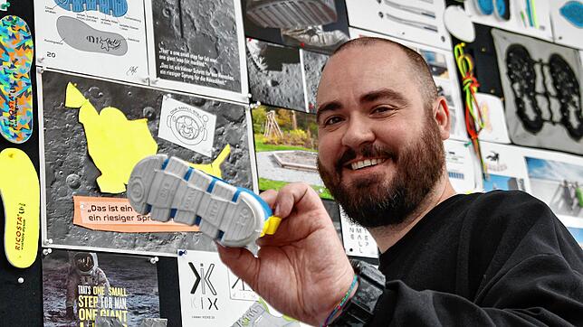 Idee aus dem All: Der Fußabdruck eines Astronauten auf dem Mond hat Ricosta-Designer Gerhard Gaiß zu dieser ultra-flexiblen Sohle eines ...