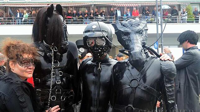 Hunderte Schaulustige sind in Friedrichshafen und Konstanz dabei, wenn die Partybesucher des SM-Schiffs auflaufen. Einige von ihnen sind ...