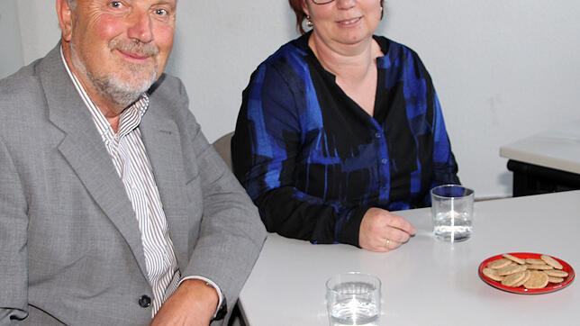 Realschulerektor Egon Bäurer und die Elternbeiratsvorsitzende Petra Wölfe beim Interview in der SÜDKURIER-Redaktion Blumberg.