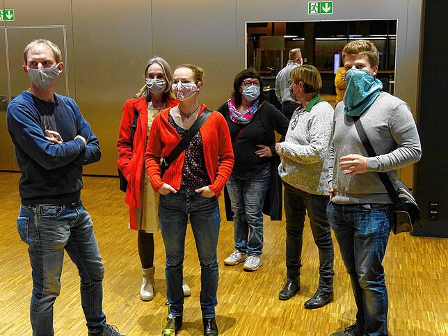 Enttäuscht: Matthias Schäfer vom Jungen Forum, Christine Finke und weitere Pantisano-Anhänger. Bild: Kirsten Astor