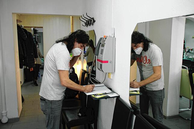 Aydo Kir ist derzeit nicht nur Friseurmeister, sondern auch Manager.