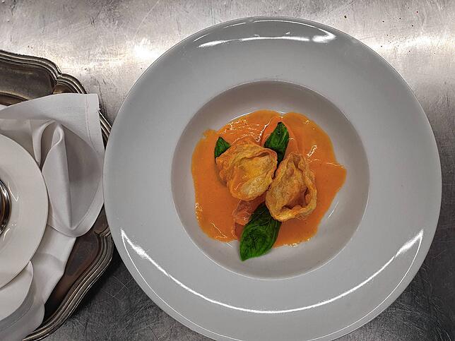 Tortellini von Hummer und Kaisergranat.