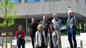 Sie freuen sich über den Erweiterungsbau der Grund- und Werkrealschule Gurtweil (von links): Bernd Kramm, Leiter der Stadtgärtnerei, ...