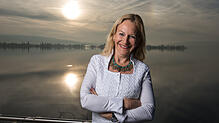 Gaby Hauptmann am Bodenseeufer in Allensbach: Ab Ende April soll sie im SWR wöchentlich eine Talkshow moderieren.