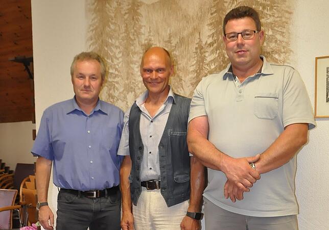 Abschied von langjährigen Ortschaftsräten (von links): Meinrad Studinger (20 Jahre), Ortschaftsrat Siegmar Mutter (25 Jahre) ...