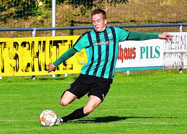 Ballsicher: Jonas Krumm vom FC Zell wird unter anderem für sein &bdquo;Auge für den Augenblick&ldquo; gelobt.