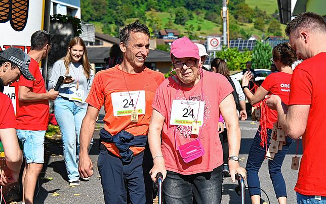 Bild 44: Die schönsten Momente des Hand-in-Hand-Laufs in Gurtweil